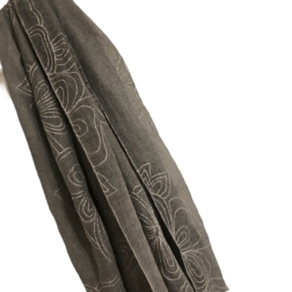 Scarf / Shawl with embroidered flowers